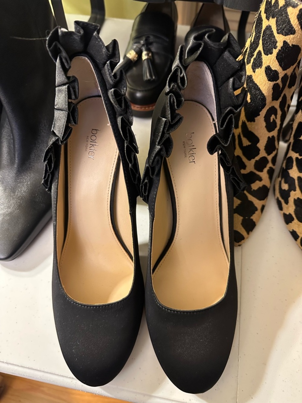 Botkier Ruffle Black Satin Vienna Pumps Heels Sz 10 New